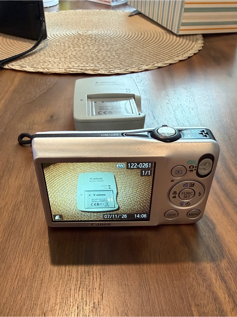 Canon ELPH SD1300 IS with Charger - Picture 4 of 10